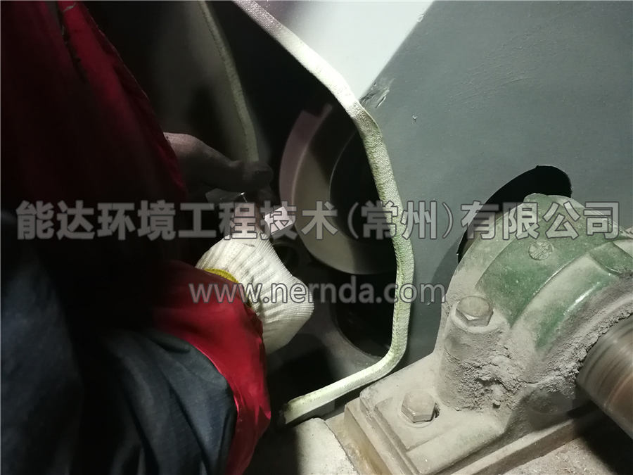  使用了我公司設(shè)計生產(chǎn)的濾筒除塵設(shè)備一段時間后，工人的工作環(huán)境得到了大大的改善