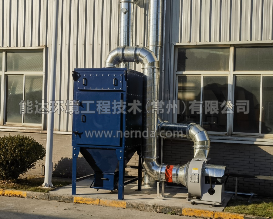 圖為我司定制的模塊濾筒除塵器在現場的運行情況，設備穩(wěn)定運行，處理效果良好，得到了客戶的一致好評。