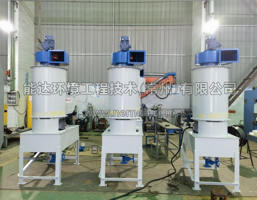 車間內(nèi)打磨濕式除塵一體機(jī)裝配作業(yè)的現(xiàn)場(chǎng)照片1